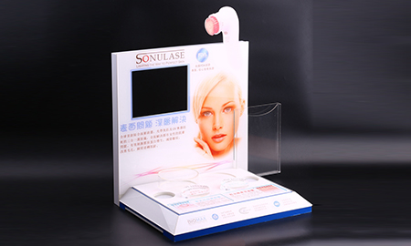 化妝品展示架和化妝品之間應該如何搭配？